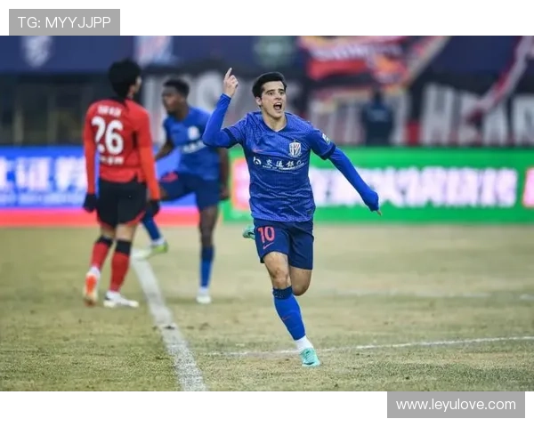 吐口水为何直接红牌？解析足球中的暴力行为判罚规则