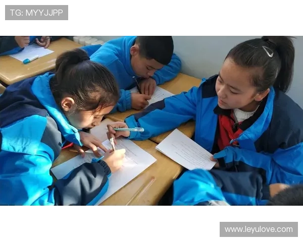 柳雅慧训练完直接去高定秀场，这日程谁跟得上