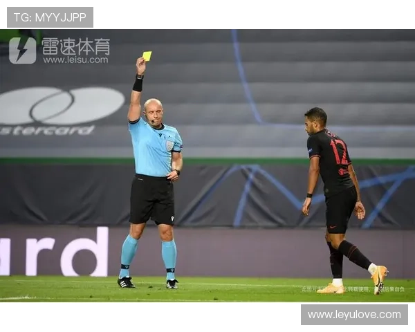 不当行为判罚中裁判区分警告与罚下的依据